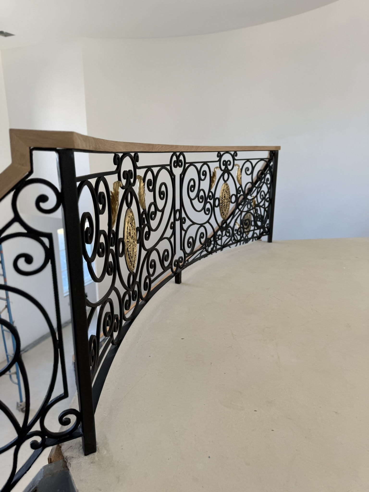 The Medallion Scrollwork Staircase — photo 4